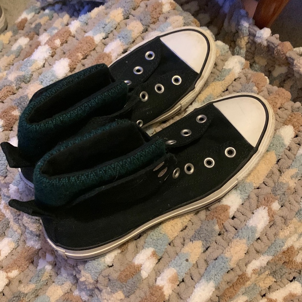 Converse all star, high top sneaker with green insoles. WMS size 6